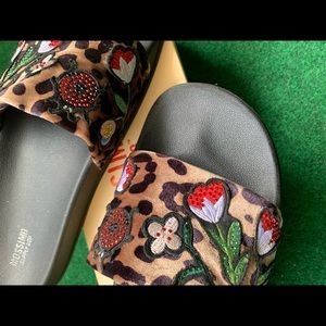 MOSSIMO embroidered ANIMAL PRINT slides